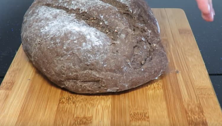 Try this simple brown bread recipe and make fragrant homemade cakes.