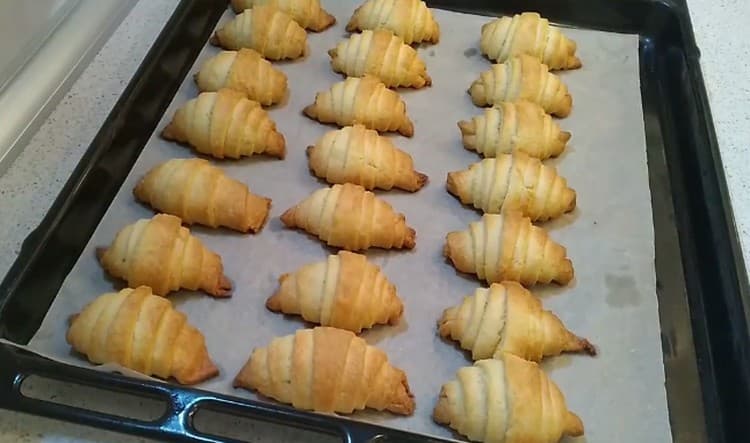 Shortbread bagels are baked quickly.