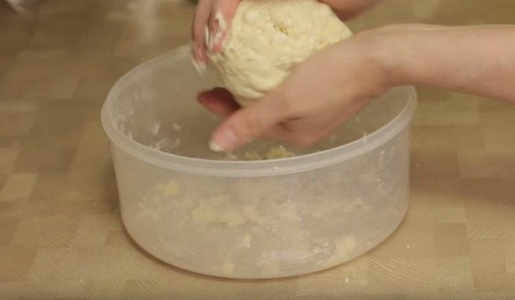 We collect the dough in a com.