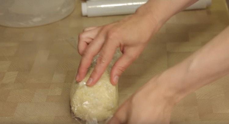 Tightening the dough with cling film, we send it to the refrigerator.