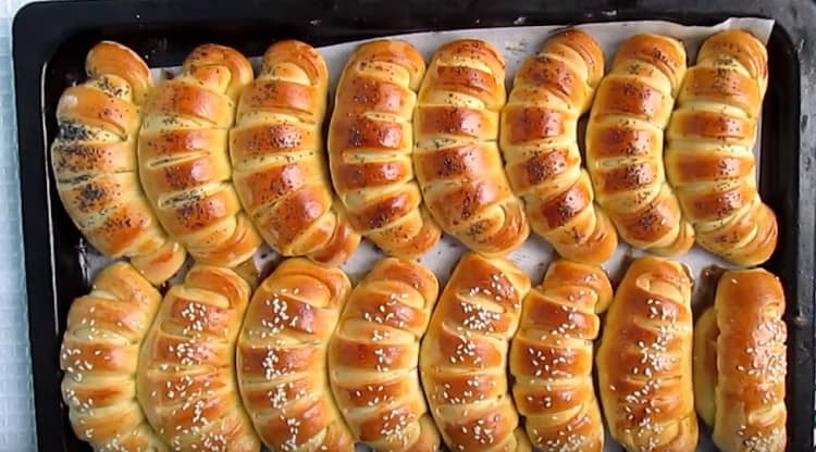 Here you can bake such delicious bagels on kefir using this recipe.