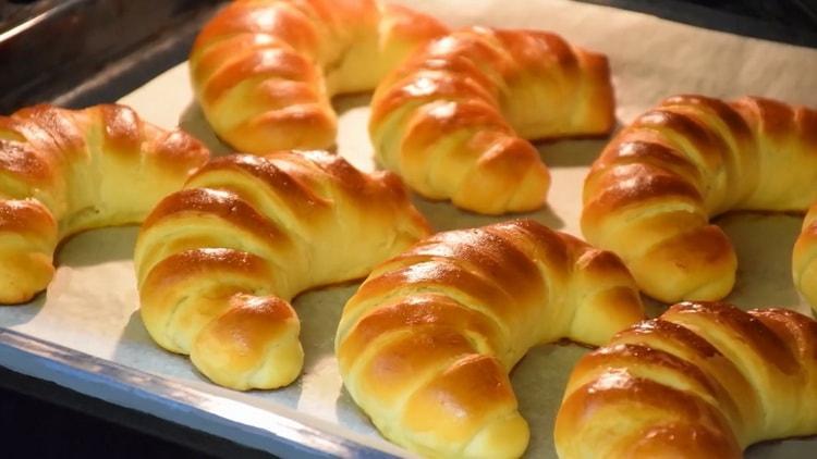 Cooking bagels from yeast dough