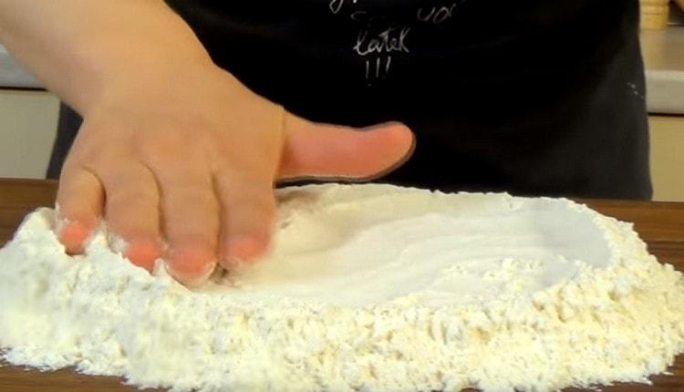 Pour the flour onto the table.