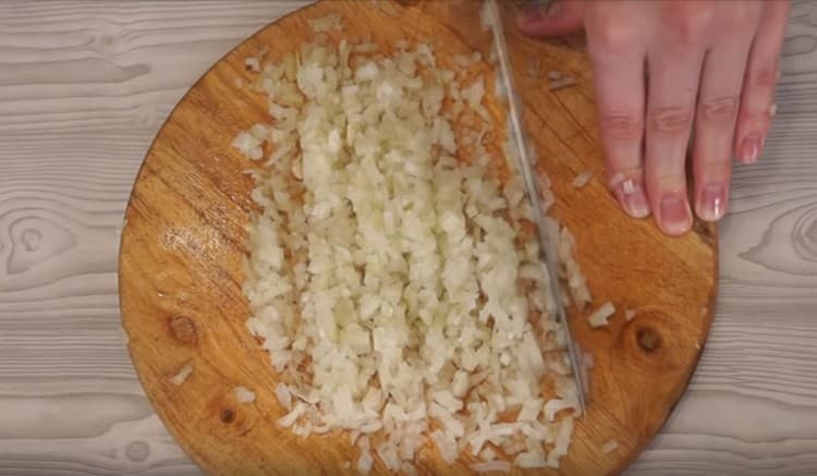 Cut the onion as finely as possible.