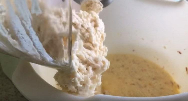 We spread the dough to the liquid components.