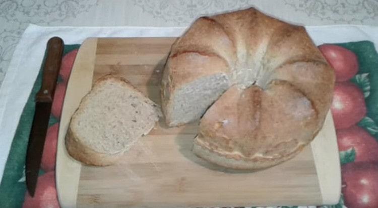 Homemade gray bread is very tasty.