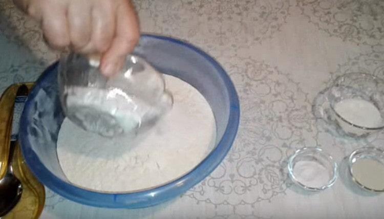 We combine ordinary wheat flour with rye.