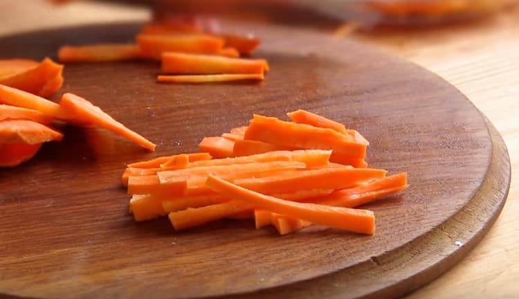 Straws cut carrots and sweet peppers.