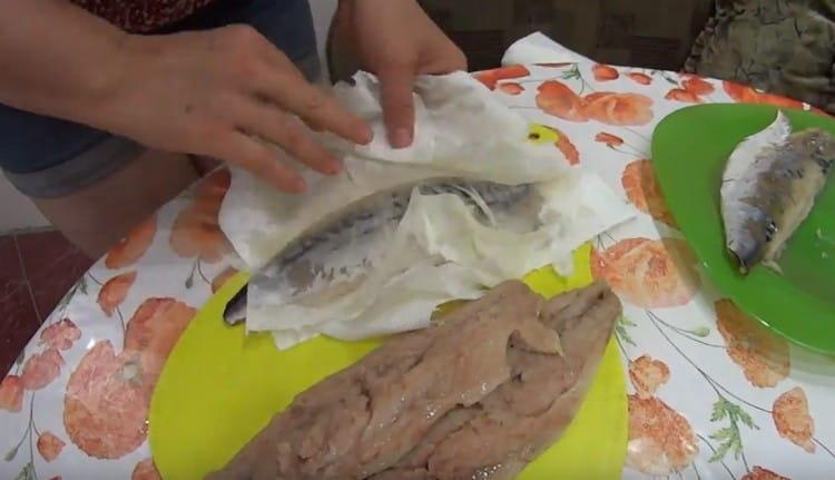 Blot each filet with paper towels.