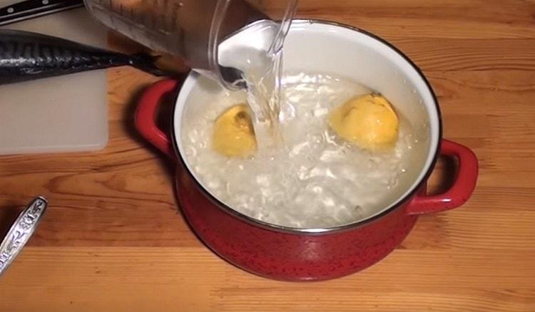 Pour a liter of water.