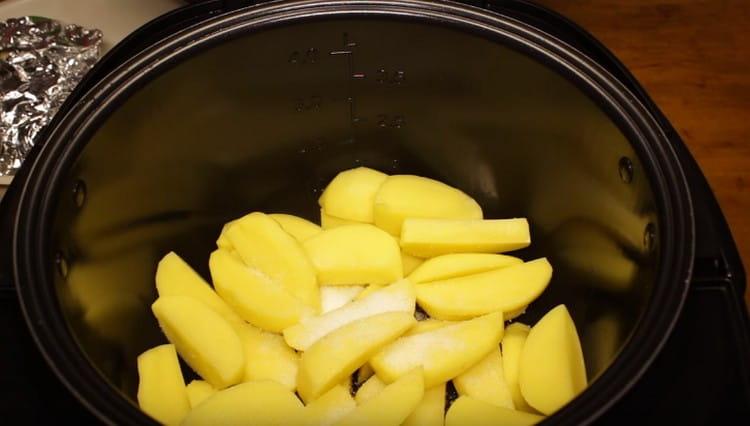 Add salt to the potato.