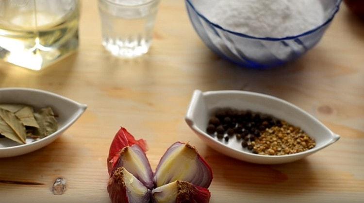 Cut the onion into quarters.