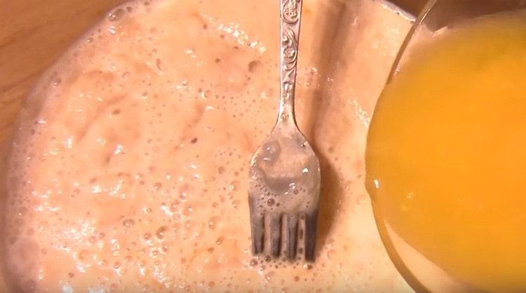 We also introduce melted butter and vegetable oil into the dough.