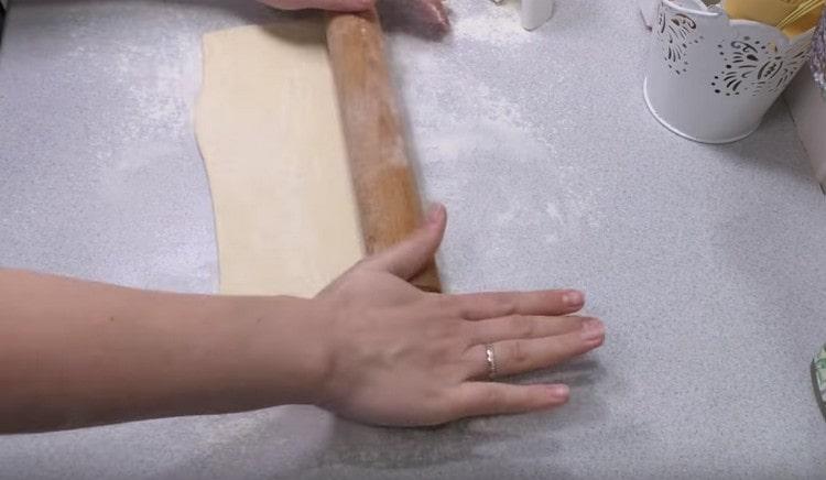 Roll out each part of the dough.
