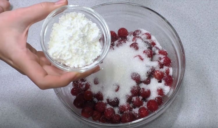 Add starch to the cherries.