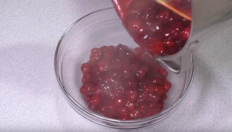 Now let the filling cool.