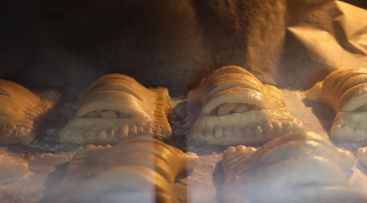 We send the baking sheet with the products into the oven.