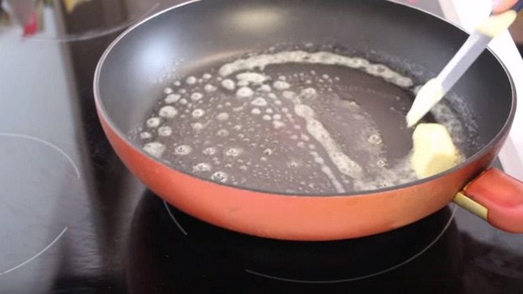 We heat the pan with a piece of butter.