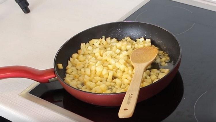 Let’s cool the finished stuffing.