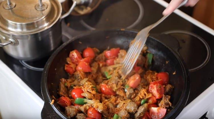 We cut the tomatoes and also add to the pan.