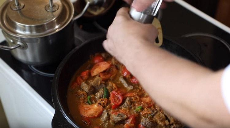 Salt and pepper meat with vegetables.
