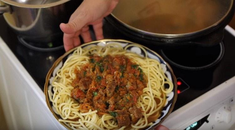 such spaghetti with meat is a delicious and also full-fledged second course.