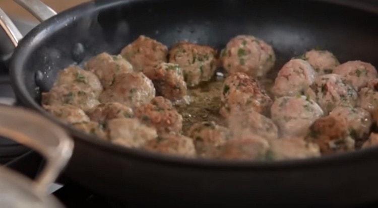Fry the meatballs.