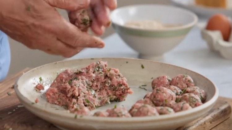 We make round small meatballs from minced meat.