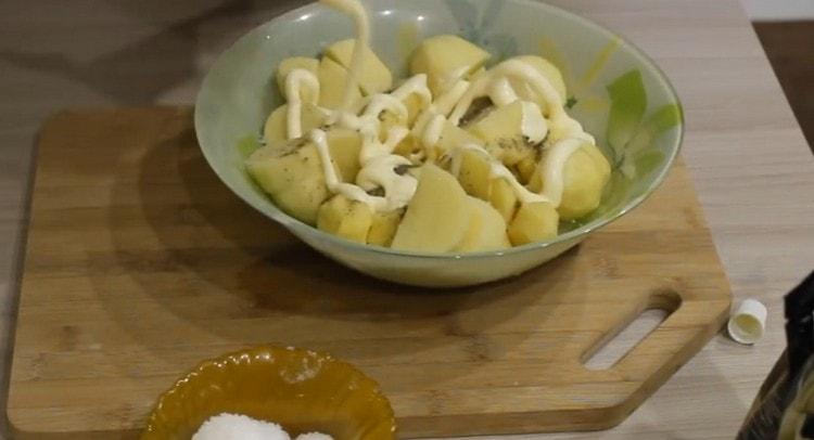 Salt, pepper potatoes, add mayonnaise.