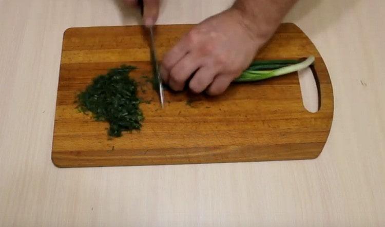 Grind fresh herbs and onions.