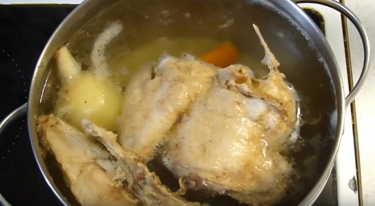 After boiling, remove the foam from the broth.