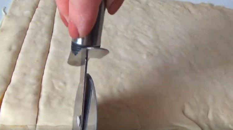 Cut the dough into strips.