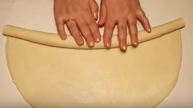 We wrap the dough in a tight roll.