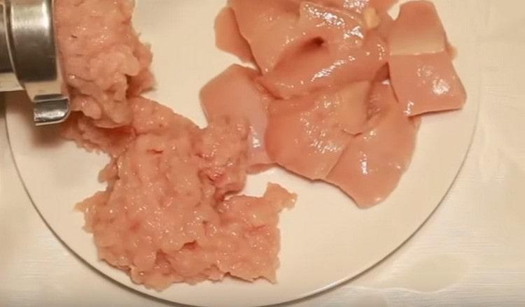 To prepare the filling you will need minced chicken.