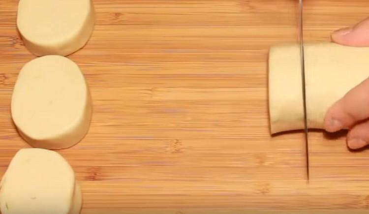 We take out the dough from the refrigerator and cut into pieces.
