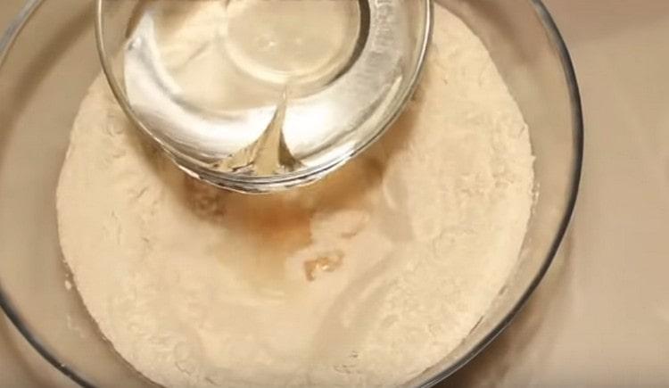 We introduce water and salt into the flour.