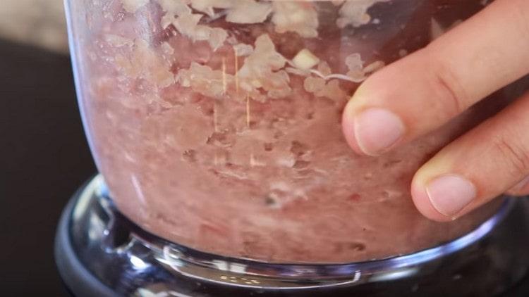 Grind the products with a blender and get the stuffing.