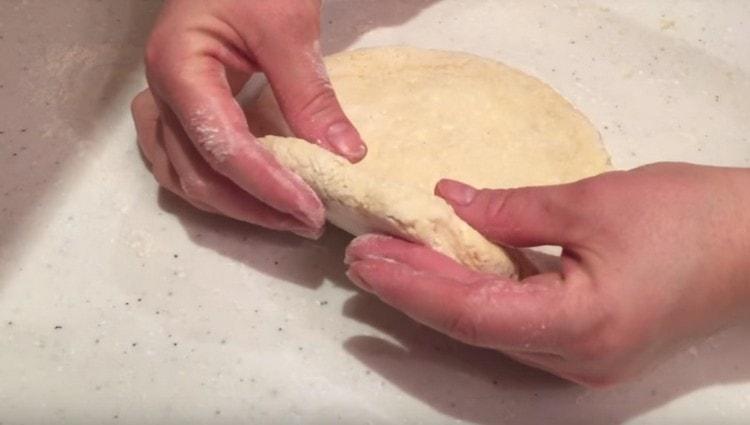 We roll out the dough with a sufficiently thick layer.