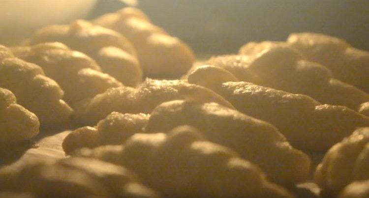 We send a baking sheet with bagels into the oven.