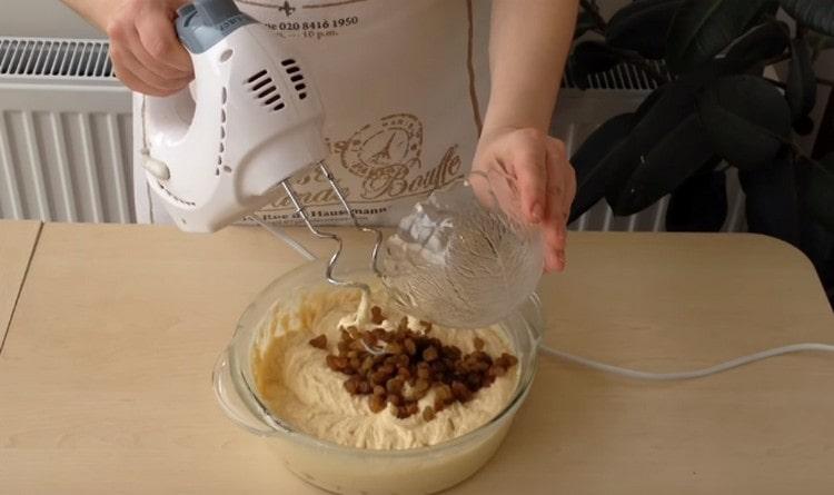 Last add raisins to the dough.