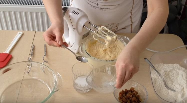 We extinguish soda with vinegar.