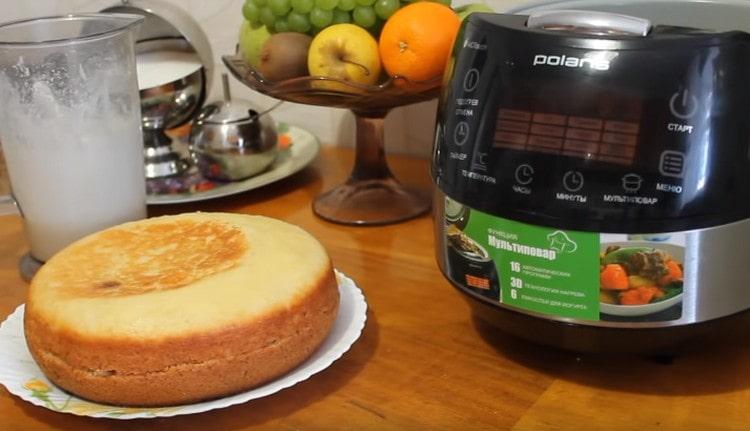 Cut the finished cupcake into two cakes.