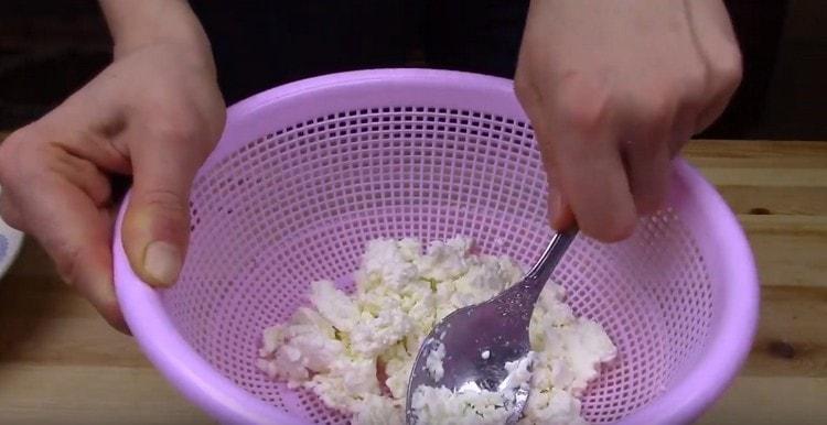 Rub the cottage cheese through a sieve.