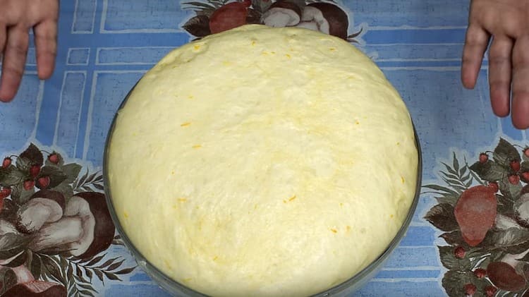 The magnificent and fragrant pastry for buns is ready.