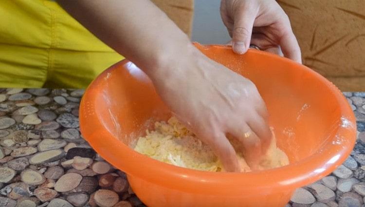 Lightly grind the butter and flour.