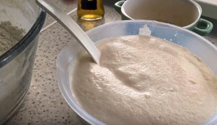 Leave the dough to rise.