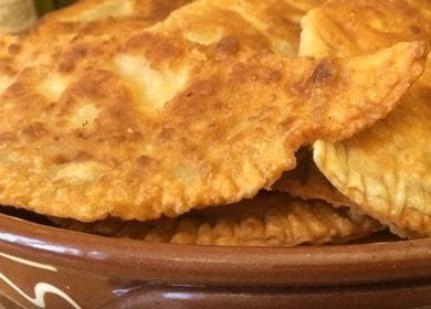 We prepare the dough for pasties on the water according to a step by step recipe with a photo.