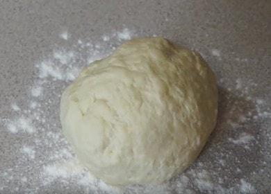 The dough for pasties on kefir is tender, elastic, rolls well and keeps its shape
