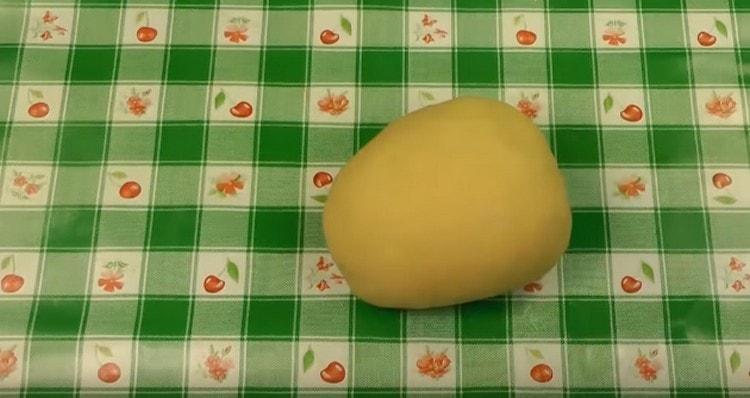 We knead the dough for chuck chuck and we can start making goodies.