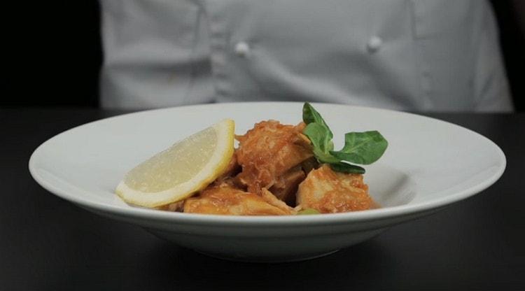 Cod in a slow cooker according to this recipe is tender and juicy.